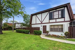 105 Weybridge Cir, Royal Palm Beach, FL 33411 - Photo 4