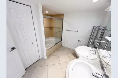 1000 Parkview Drive #831, Hallandale Beach, FL 33009 - Photo 10