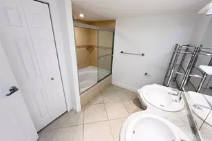 1000 Parkview Dr, Hallandale Beach, FL 33009 - Photo 10