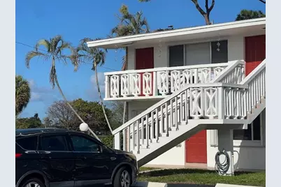 2020 Lake Osborne Drive #11, Lake Worth Beach, FL 33461 - Photo 2