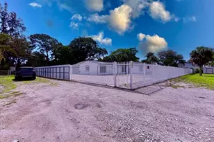 696 Arlington Dr, West Palm Beach, FL 33415 - Photo 6