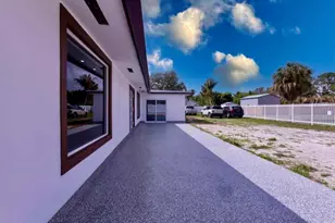 696 Arlington Dr, West Palm Beach, FL 33415 - Photo 4