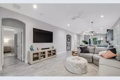 8203 Bellafiore Way, Boynton Beach, FL 33472 - Photo 10