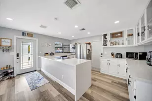 831 NW 39th St, Oakland Park, FL 33309 - Photo 6