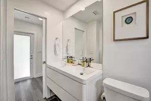 1743 NE 26th Dr, Wilton Manors, FL 33334 - Photo 20