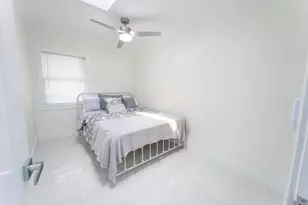 887 W Perry St, Lantana, FL 33462 - Photo 14