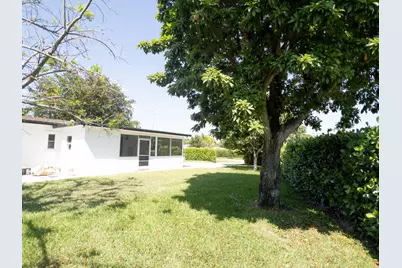 887 W Perry Street, Lantana, FL 33462 - Photo 4
