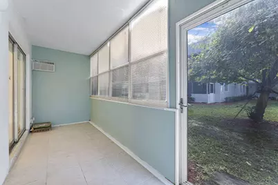 877 Flanders S, Delray Beach, FL 33484 - Photo 2