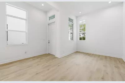 140 SE Via Tirso, Port Saint Lucie, FL 34952 - Photo 4