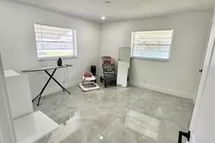 811 SW 18th Ct, Boynton Beach, FL 33426 - Photo 10