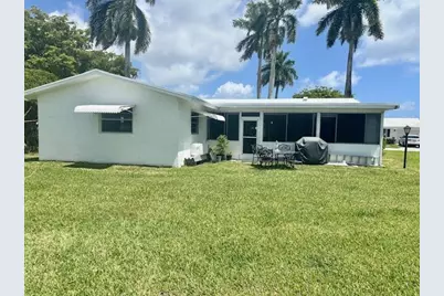 811 SW 18th Court, Boynton Beach, FL 33426 - Photo 2