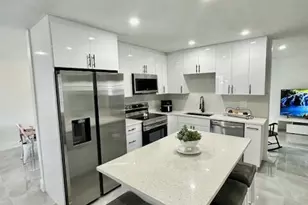 811 SW 18th Ct, Boynton Beach, FL 33426 - Photo 4