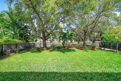 3069 Safflower Circle, West Palm Beach, FL 33401 - Photo 36