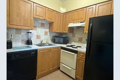 2607 NE 8th Avenue #3, Wilton Manors, FL 33334 - Photo 2