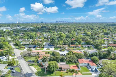 11490 W Biscayne Canal Road, Miami, FL 33161 - Photo 32