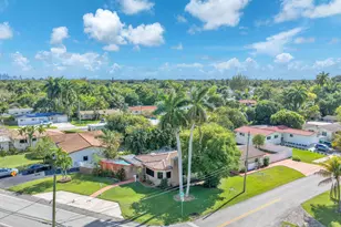 11490 W Biscayne Canal Rd, Miami, FL 33161 - Photo 26