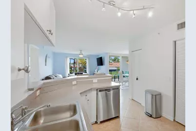 316 Villa Circle, Boynton Beach, FL 33435 - Photo 6