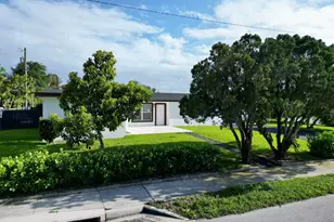 1319 Crest Dr, Lake Worth, FL 33461 - Photo 8