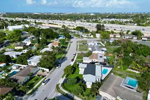 1319 Crest Dr, Lake Worth, FL 33461 - Photo 18