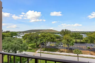 4570 NW 18th Avenue #704, Deerfield Beach, FL 33064 - Photo 4