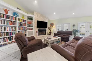 237 NW 69th St, Boca Raton, FL 33487 - Photo 6