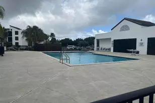 208 Lake Pointe Dr, Oakland Park, FL 33309 - Photo 4