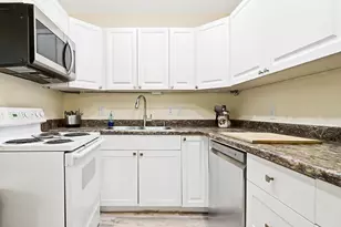 142 Norwich F, West Palm Beach, FL 33417 - Photo 8