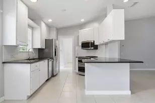 8137 Montserrat Pl, Wellington, FL 33414 - Photo 6