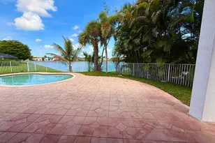 1324 Beacon Cir, Wellington, FL 33414 - Photo 4