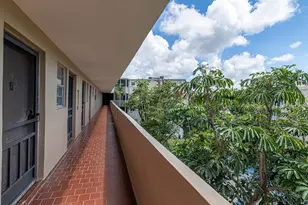1660 NE 191st St, Miami, FL 33179 - Photo 4