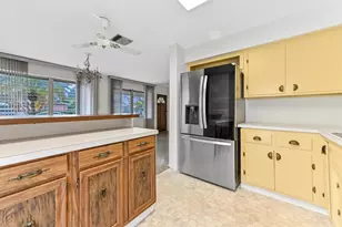 1727 NE 37th St, Oakland Park, FL 33334 - Photo 8