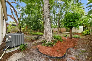 1727 NE 37th St, Oakland Park, FL 33334 - Photo 28