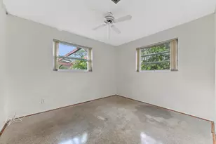 1727 NE 37th St, Oakland Park, FL 33334 - Photo 18