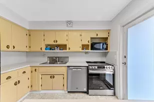 1727 NE 37th St, Oakland Park, FL 33334 - Photo 6