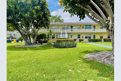 277 Chatham N, West Palm Beach, FL 33417 - Photo 2