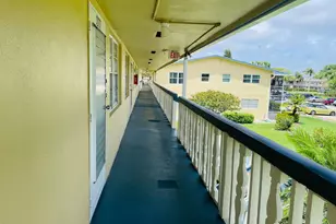 277 Chatham N, West Palm Beach, FL 33417 - Photo 4