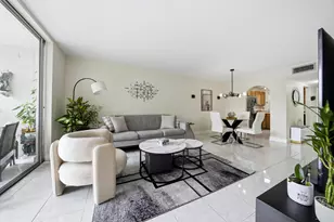 2900 Sunrise Lakes Dr W, Sunrise, FL 33322 - Photo 10