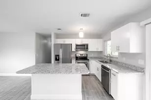 651 SE Port St Lucie Blvd, Port Saint Lucie, FL 34984 - Photo 16