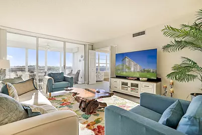 575 Oaks Lane #703, Pompano Beach, FL 33069 - Photo 6