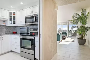 575 Oaks Ln, Pompano Beach, FL 33069 - Photo 2