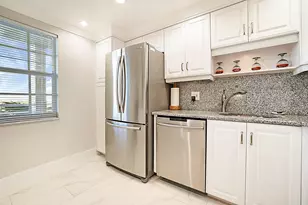 575 Oaks Ln, Pompano Beach, FL 33069 - Photo 16