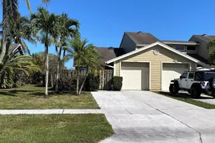 12718 Westhampton Cir, Wellington, FL 33414 - Photo 2