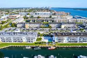 130 Doolen Ct, North Palm Beach, FL 33408 - Photo 2