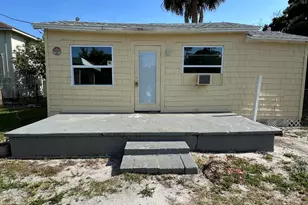 321 N 11th St, Fort Pierce, FL 34950 - Photo 1