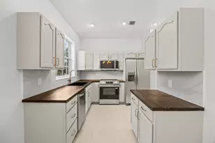 8406 Mulligan Cir, Port Saint Lucie, FL 34986 - Photo 10