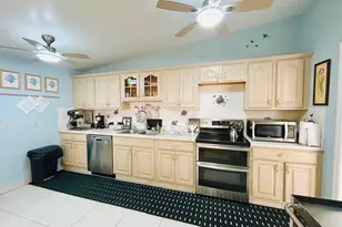 140 Lake Pine Cir, Greenacres, FL 33463 - Photo 32