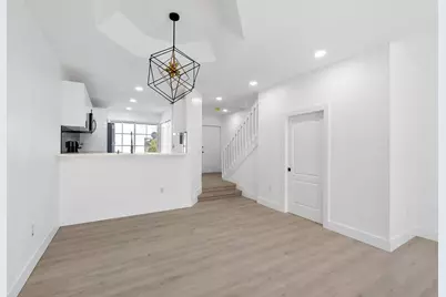 8300 NW 10th Street, Miami, FL 33126 - Photo 2