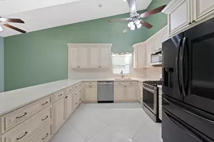 281 N Country Club Blvd, Boca Raton, FL 33487 - Photo 10