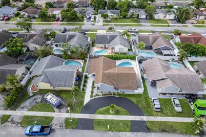 8200 SW 3rd Court, North Lauderdale, FL 33068 - Photo 4