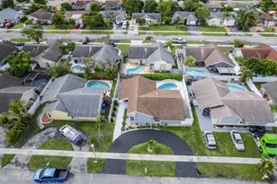 8200 SW 3rd Ct, North Lauderdale, FL 33068 - Photo 4